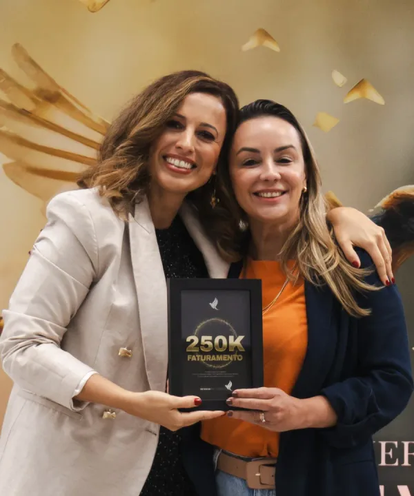 Mentorada com placa de R$250 mil de faturamento
